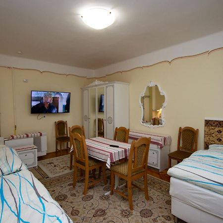 Amalia Apartman Дьюла Экстерьер фото