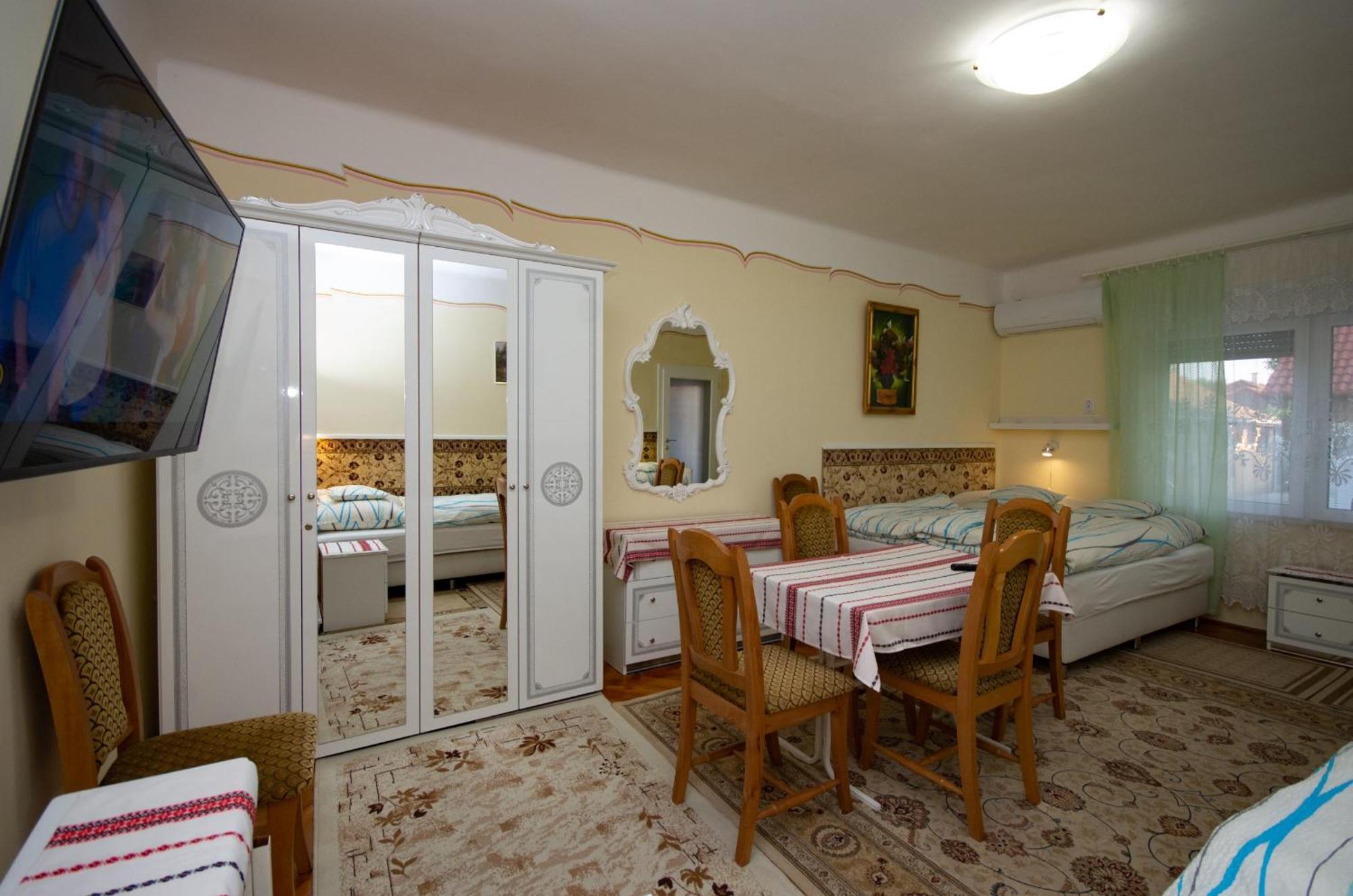 Amalia Apartman Дьюла Экстерьер фото