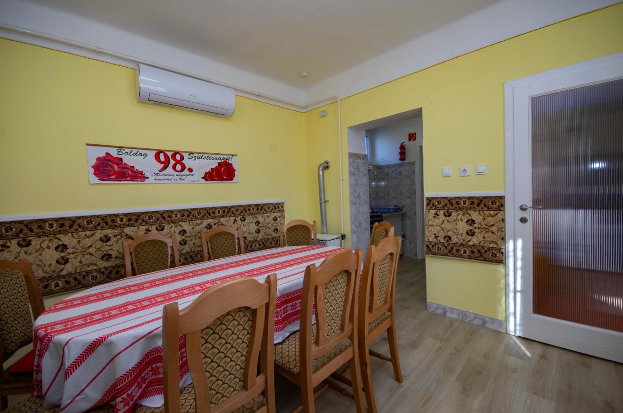 Amalia Apartman Дьюла Экстерьер фото