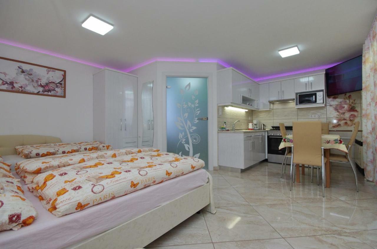 Amalia Apartman Дьюла Экстерьер фото