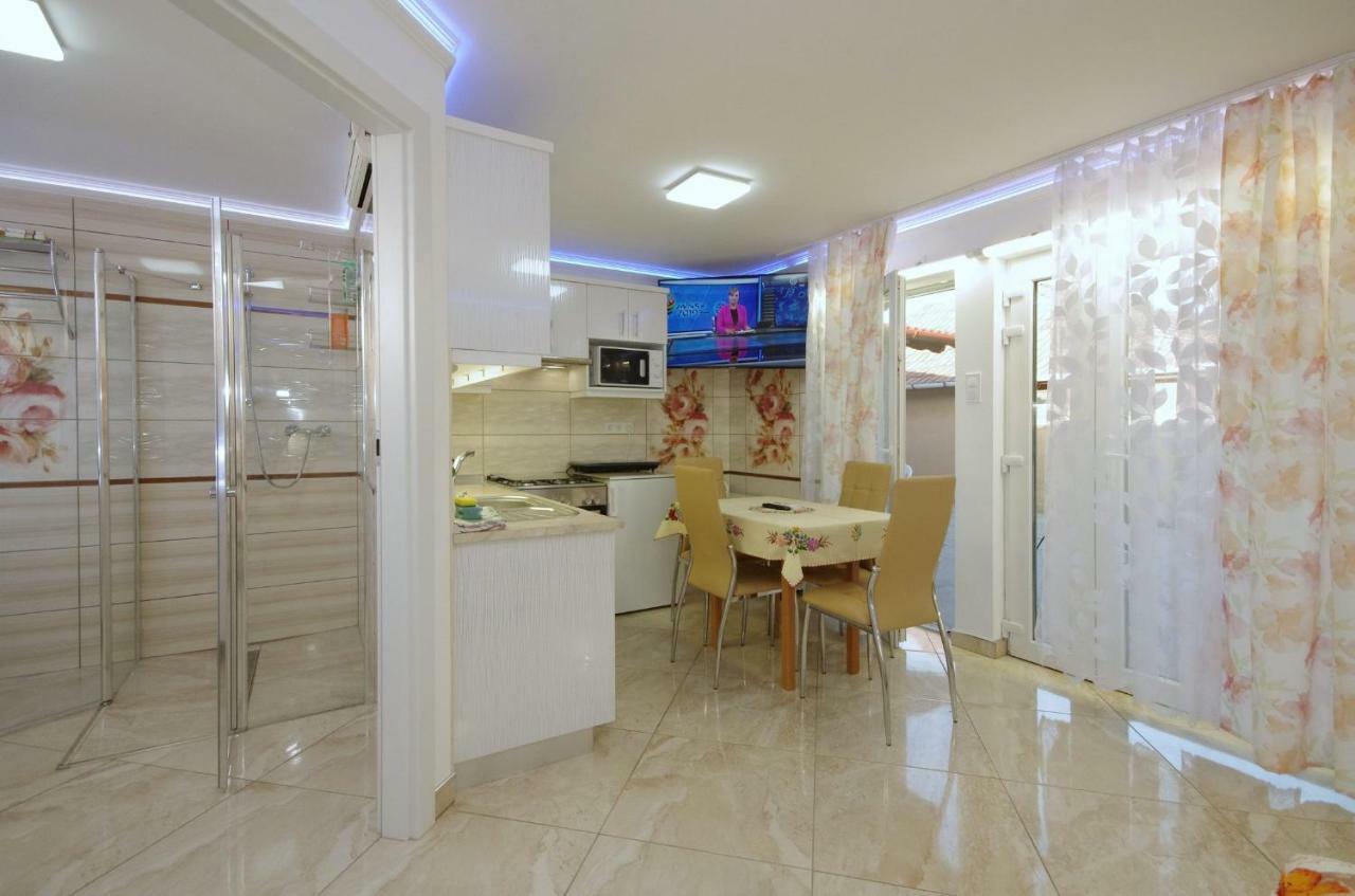Amalia Apartman Дьюла Экстерьер фото