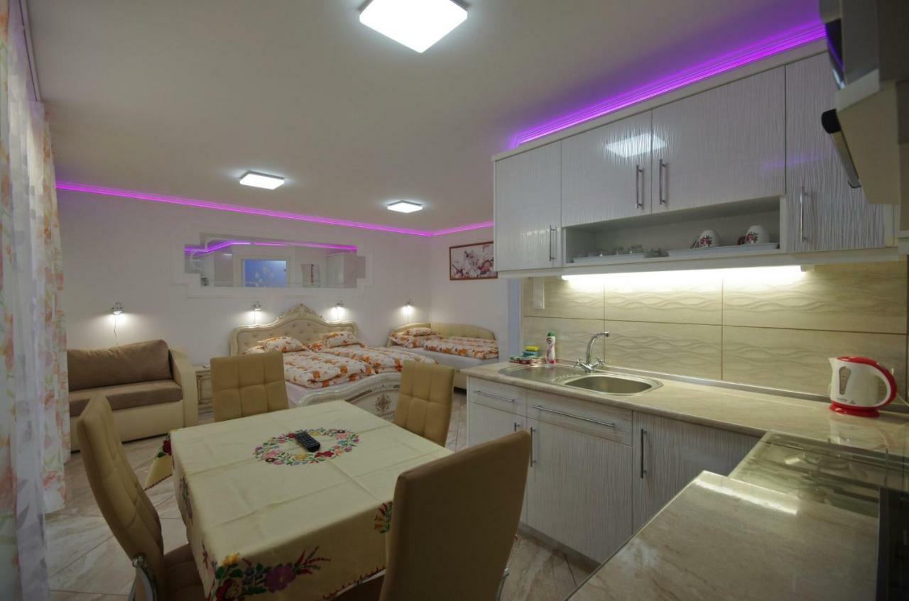 Amalia Apartman Дьюла Экстерьер фото
